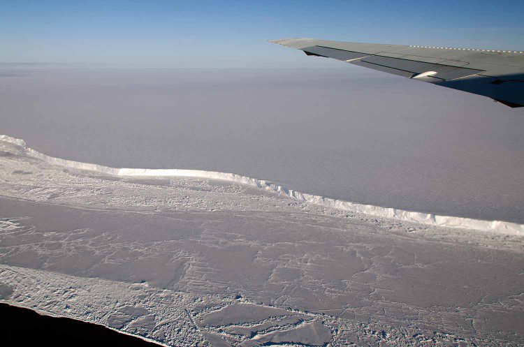 Antarctic Ice Shelves Rapidly Thinning