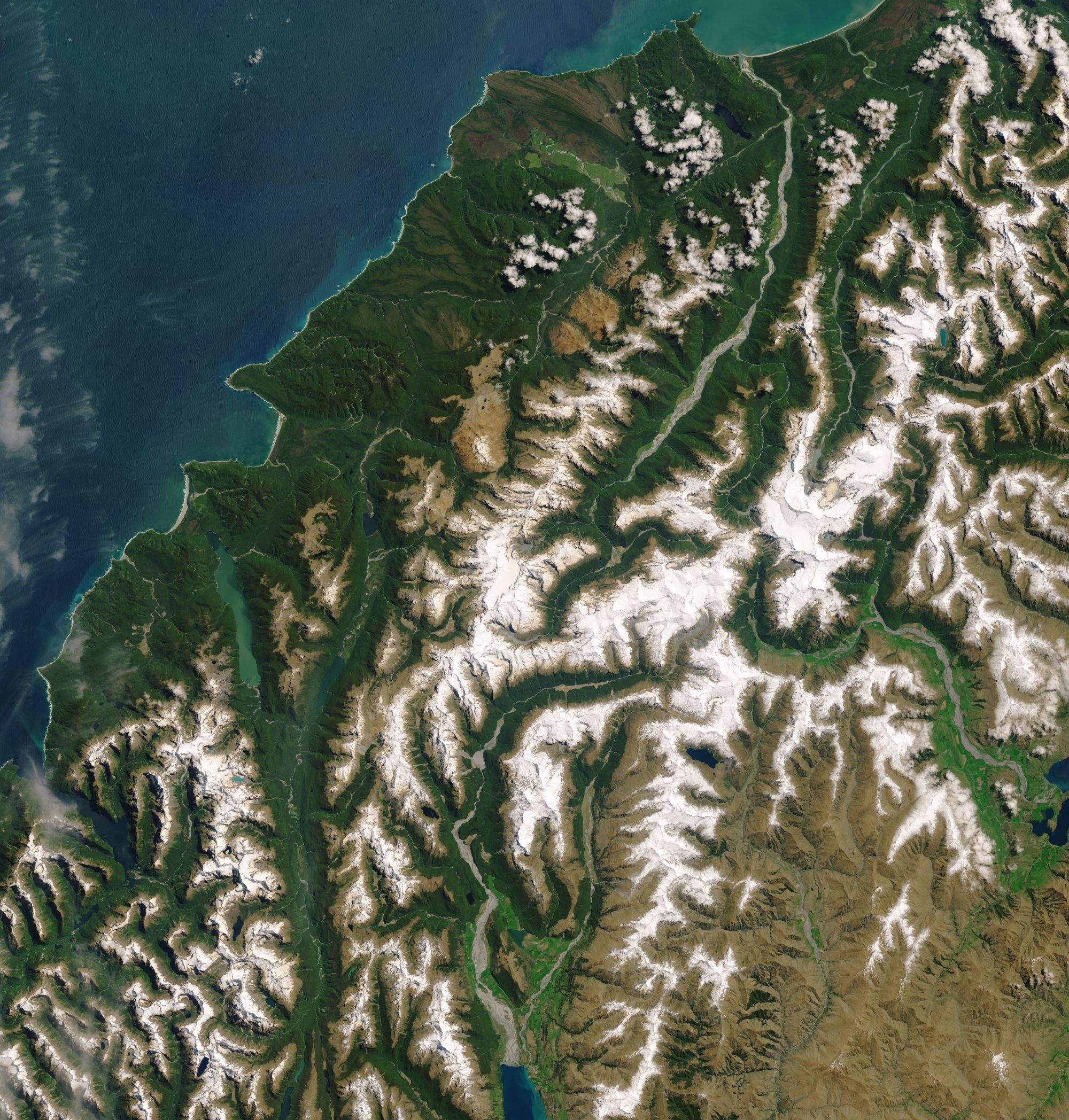 Traces of Australia on New Zealand Glaciers