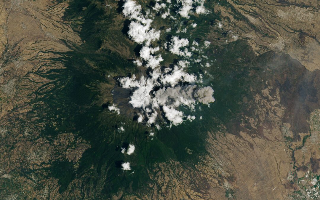 Plumes from Popocatépetl Volcano 